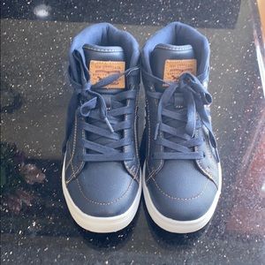 Levi’s boys shoes. Size 4.5